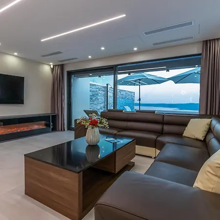 Lorena Villa *